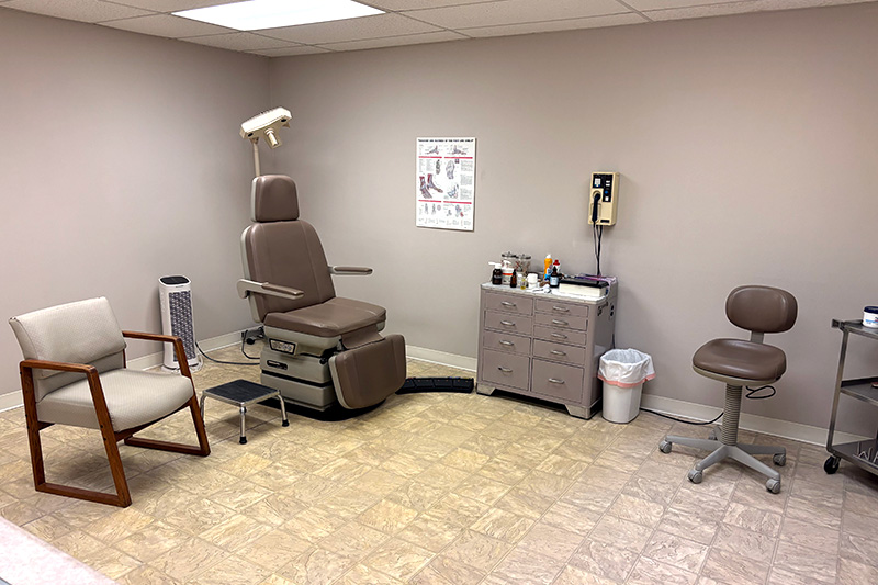 treatment-exam-room Podiatry treatment room at Central Iowa Foot Clinic in Perry, Iowa, equipped for foot and ankle evaluations and patient care.